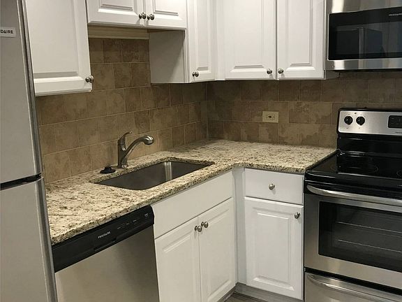 2nd image of 3415 W End Ave #409