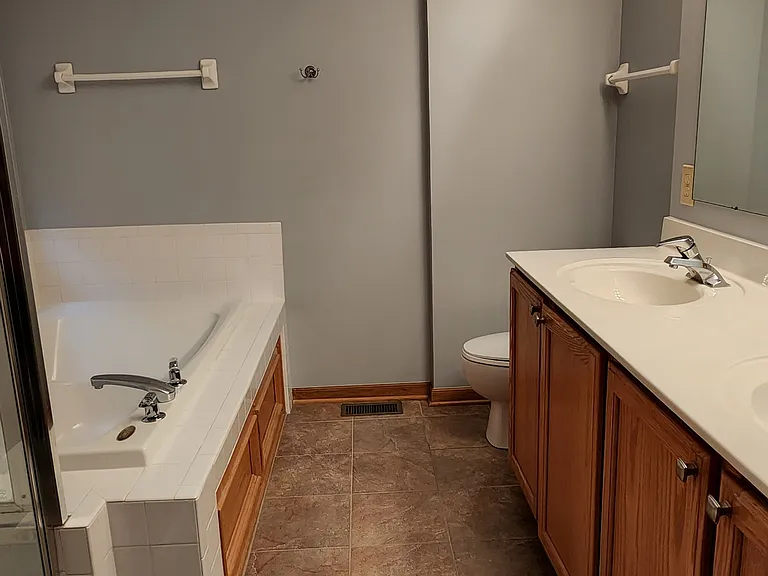 394 Abbotsbury Dr — Photo 10