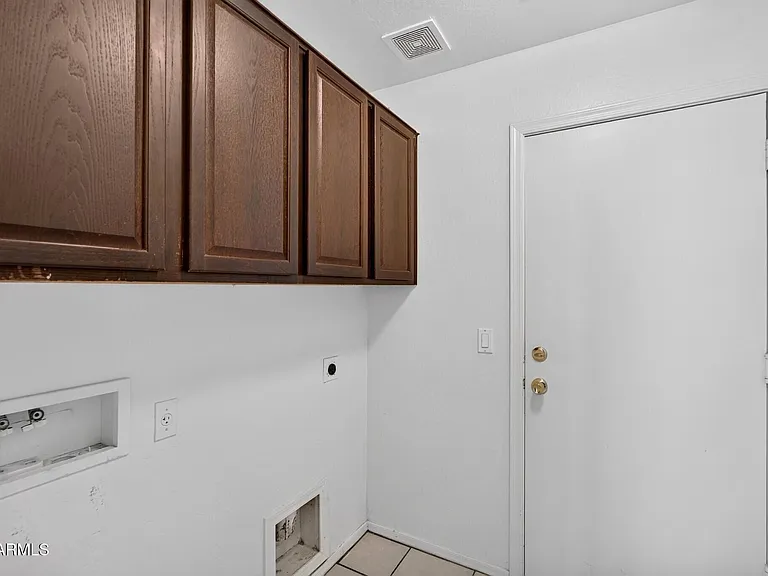 7823 S 48th Ln — Photo 14