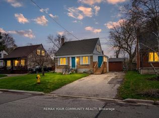 31 Allister Ave, Toronto, ON M1M 3L1
