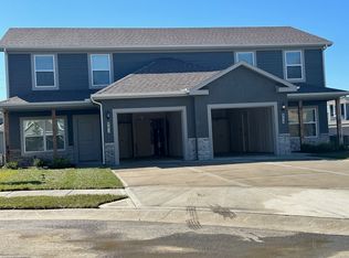 900 Pampas Cir, Pleasant Hill, MO 64080