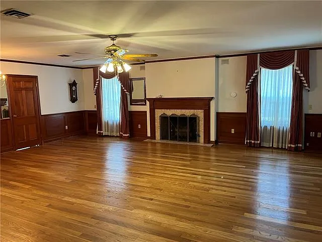 3 bed, 2.0 bath, 2300 sqft, $3,200 — Photo 4