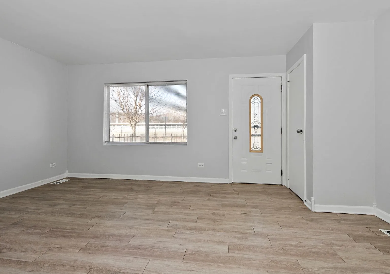 Recently Updated 5bed/1.5bath Home in Morgan Park Available Now — Photo 3