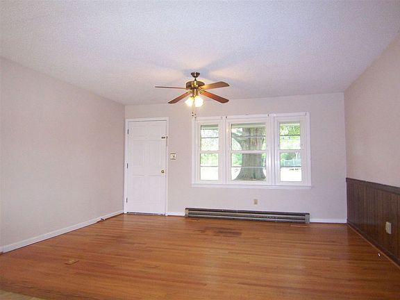 4th image of 4002 Hillview Cir