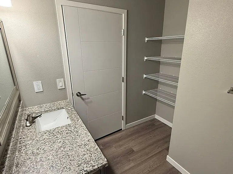 Kraewood Flats - Summer Rent Special through July 31 2026 — Photo 34