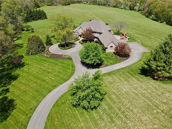 3rd image of 108 Heritage Ln