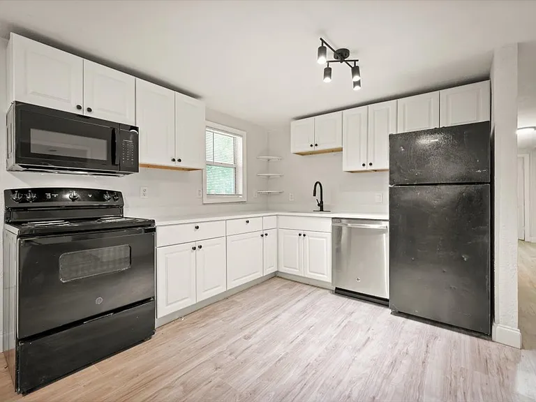 7903 New Kings Rd — Photo 24