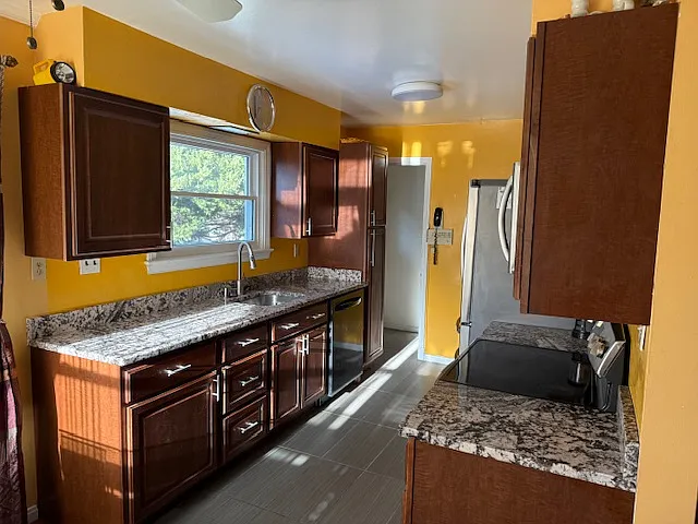 6 bed, 2.5 bath, 2514 sqft, $3,500 — Photo 4