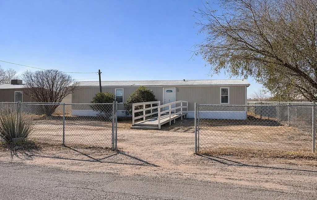 228 Paradise — Photo 1