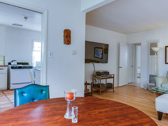 5th image of 3488 Ashwood Ave