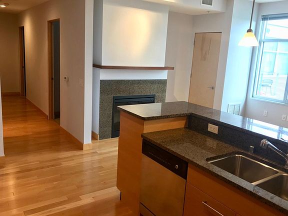 5th image of 309 W Washington Ave Unit 806