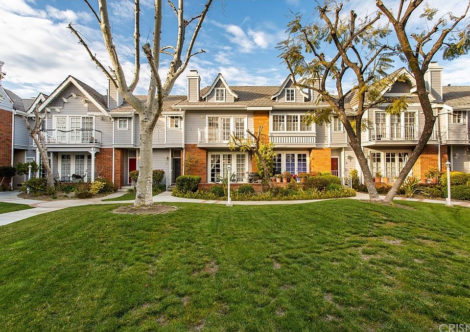 1st image of 18135 Burbank Blvd Unit 17