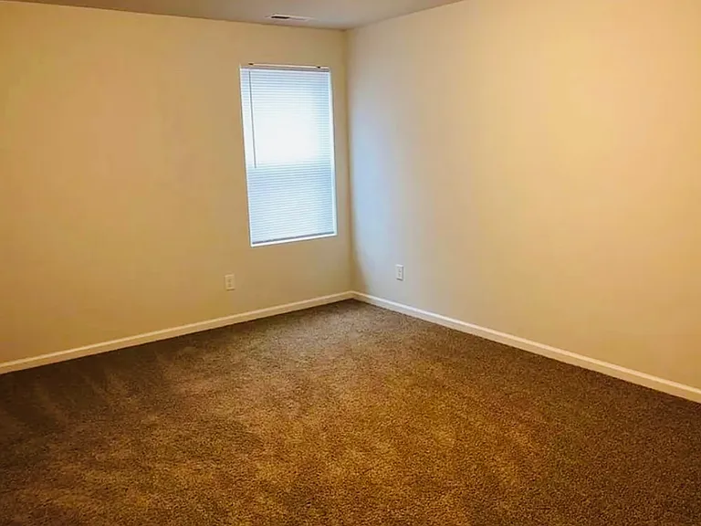 107 Fleetwood Ct — Photo 8