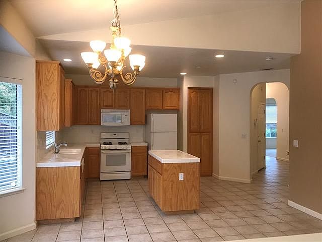 1st image of 1013 Woodcrest Ct