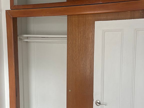 5th image of 197 Carlton Ave APT 2