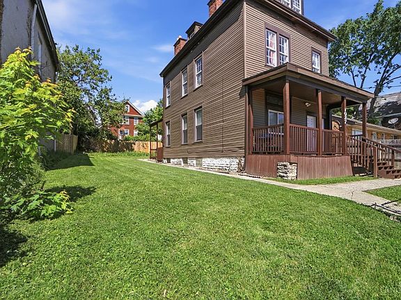 3rd image of 1027 Winfield Ave