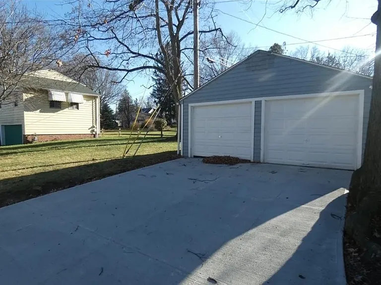 1447 Elbur Ave — Photo 2