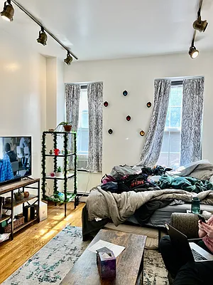 Rented by Bank Neary | media 3