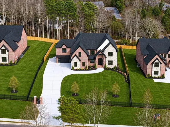 405 Thunder Rd, Buford, GA 30518