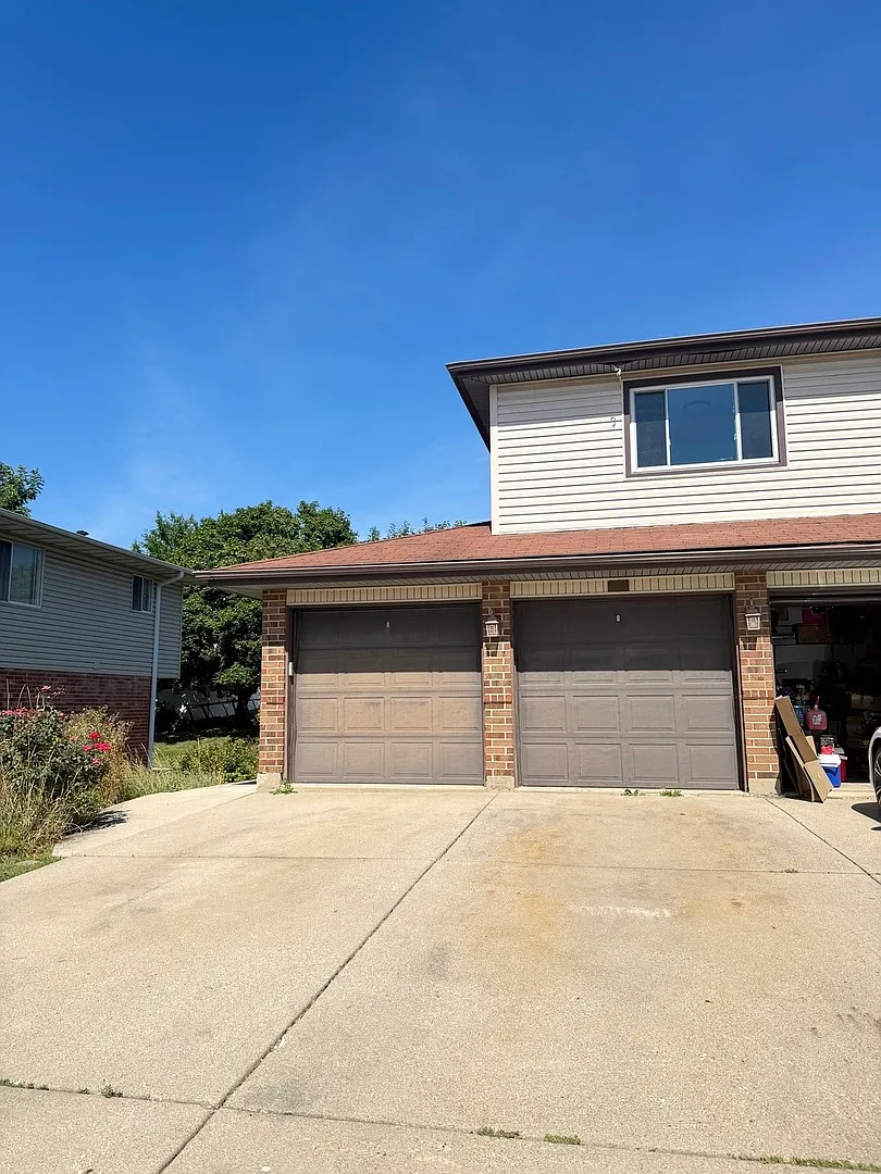 2 bed, 1000 sqft, $1,950 — Photo 1