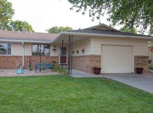 811 E 37th St, Kearney, NE 68847