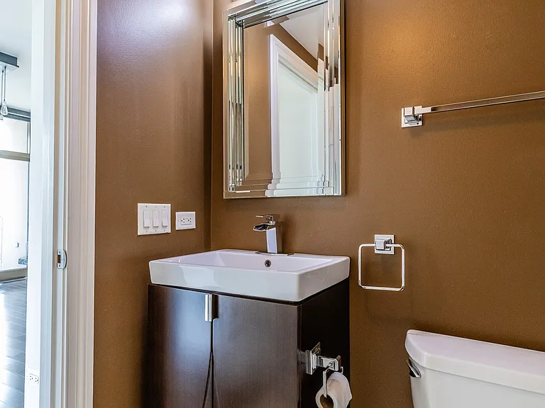 21 E Huron St #1207 — Photo 34