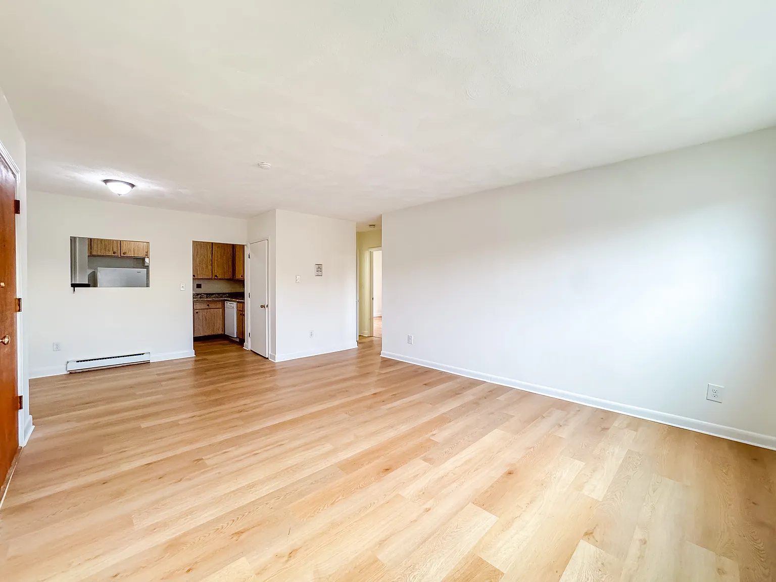 2 bed, 940 sqft, $2,400 — Photo 2