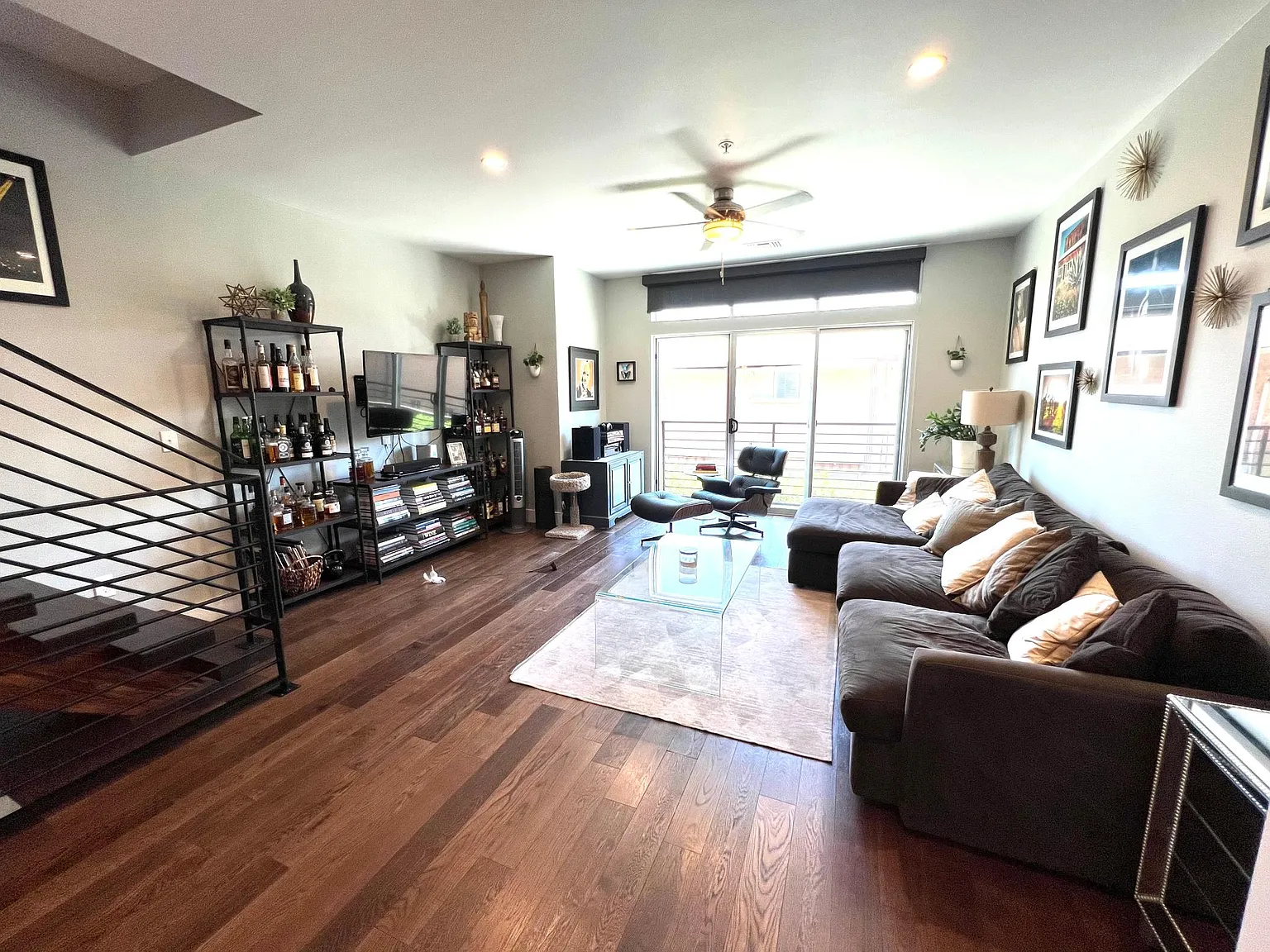 2 bed, 2.5 bath, 1420 sqft, $2,300 — Photo 3