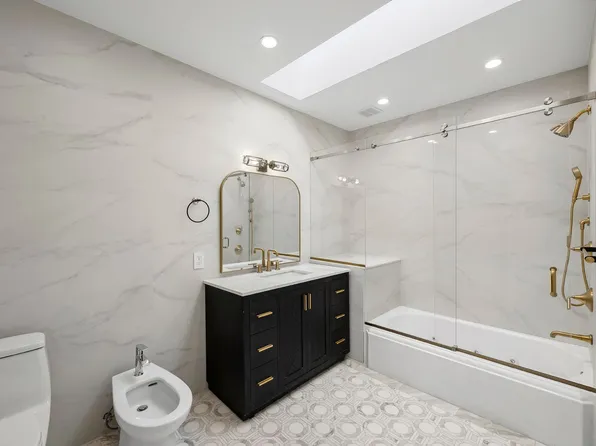 222 East 61st Street image 19 of 27