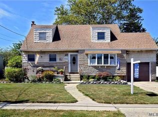 393 Rose St, Massapequa Park, NY 11762