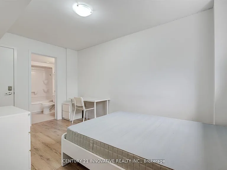 1720 Simcoe St N #16 — Photo 8