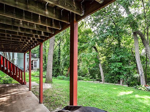 5th image of 3120 Lakeview Cir