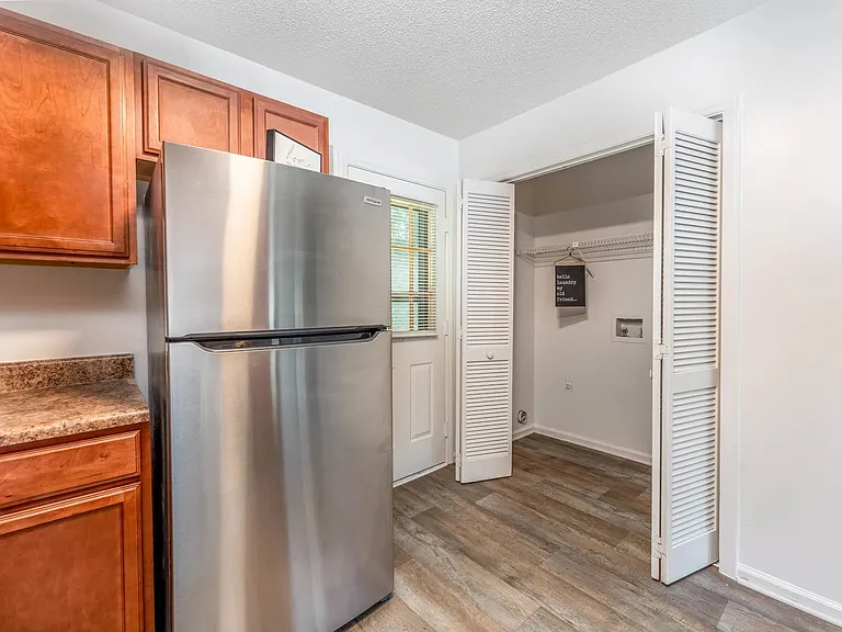 Foxcreek Apartments — Photo 18