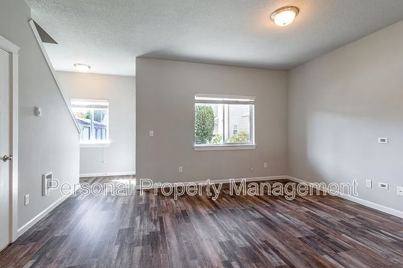 12600 NE 49th St — Photo 2