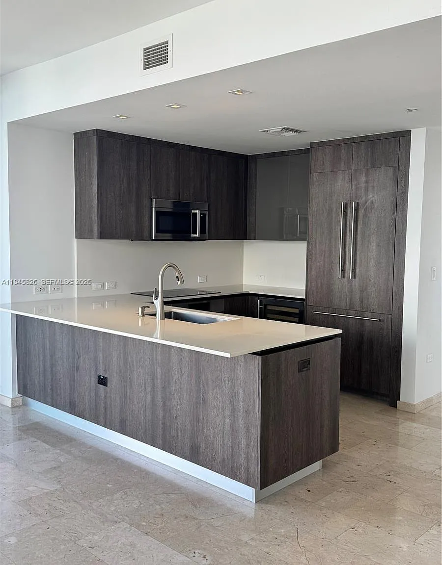 3 bed, 1664 sqft, $8,200 — Photo 4