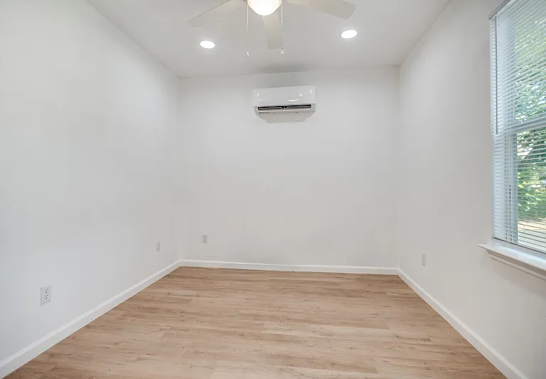 905 W Abram St #1 — Photo 8