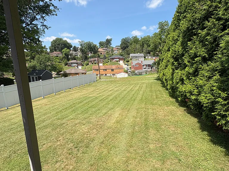 1624 Sillview Dr — Photo 3