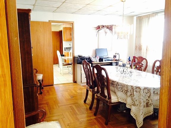 5th image of 2711 Avenue S