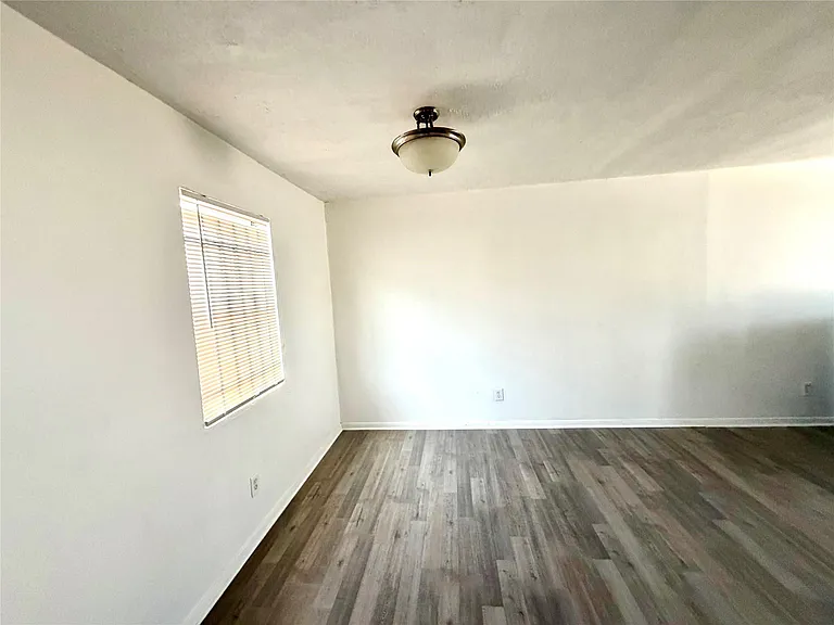 710 Fields St — Photo 8