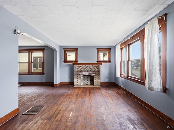 4th image of 84 Woodward Ave
