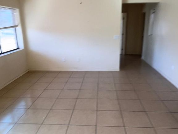 3rd image of 2828 N Estrella Ave