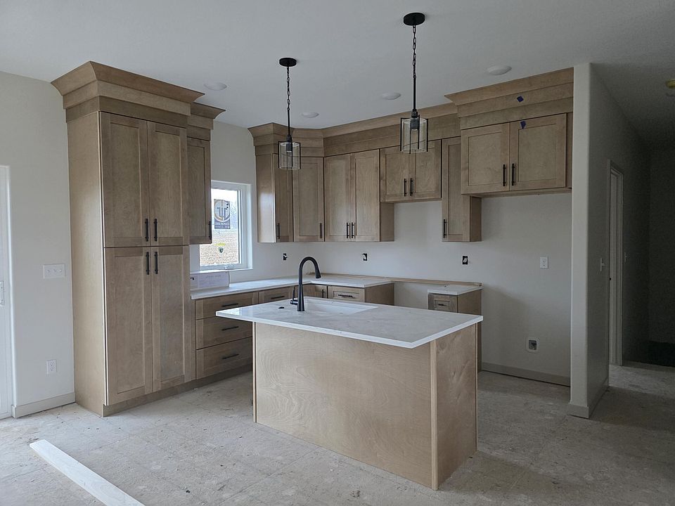 2nd image of 122 Meadow Loop