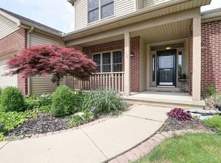 205 Fox Run Dr, Mahomet, IL 61853