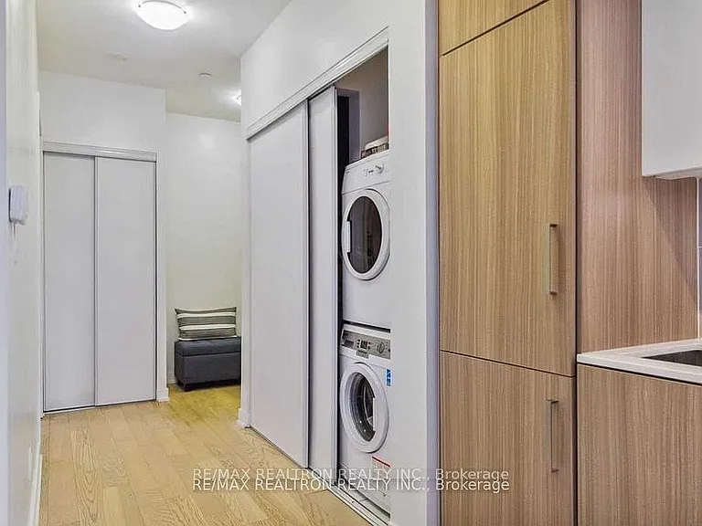 17 Dundonald St #306 — Photo 9