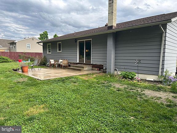 2nd image of 104 Park Dr