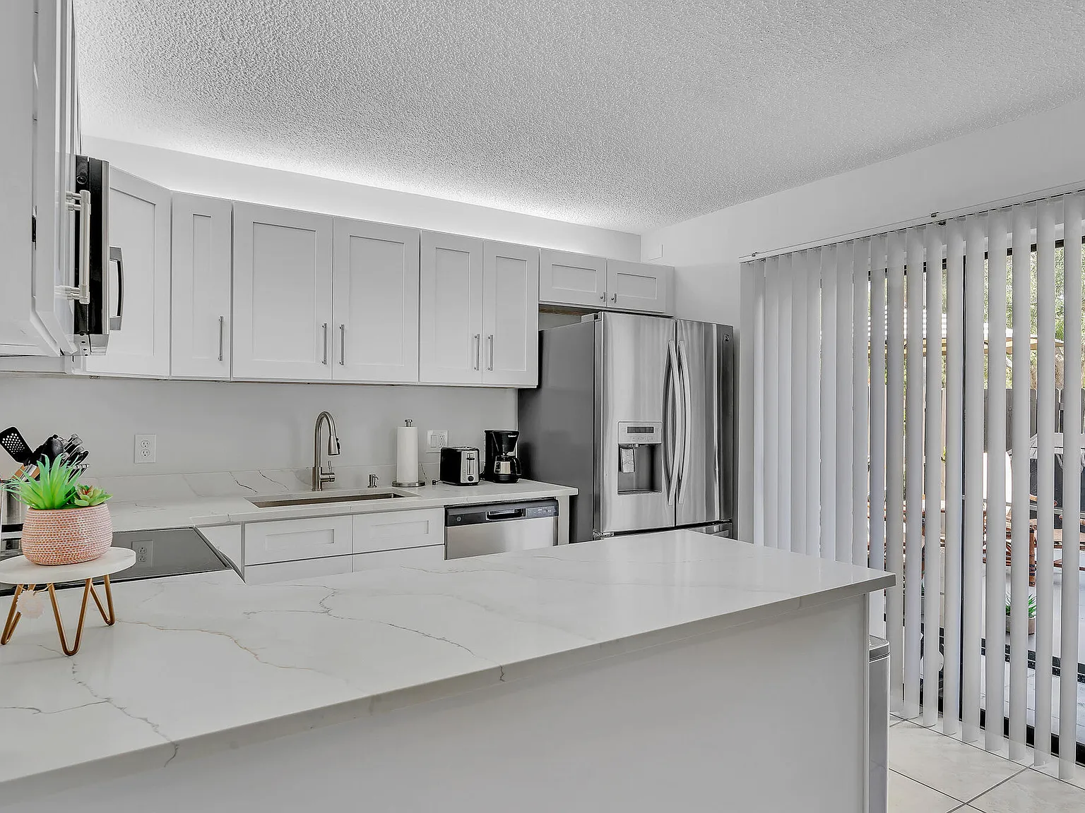 2 bed, 2.5 bath, 1252 sqft, $2,400 — Photo 4