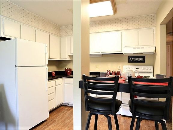 5th image of 2198 Country Corner Dr APT D