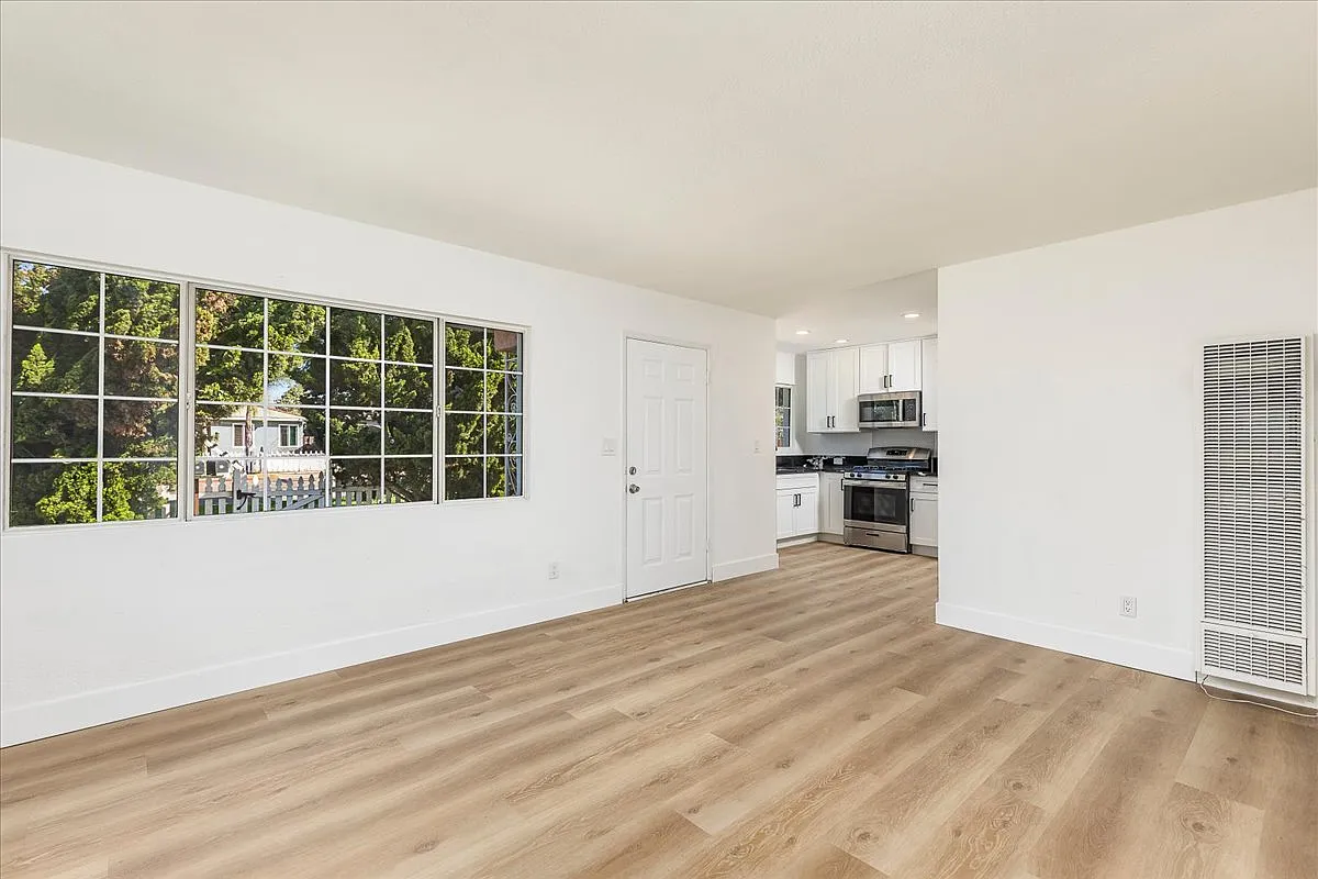 2 bed, 1100 sqft, $2,800 — Photo 4