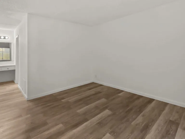 11946 Montana Ave #103 — Photo 25