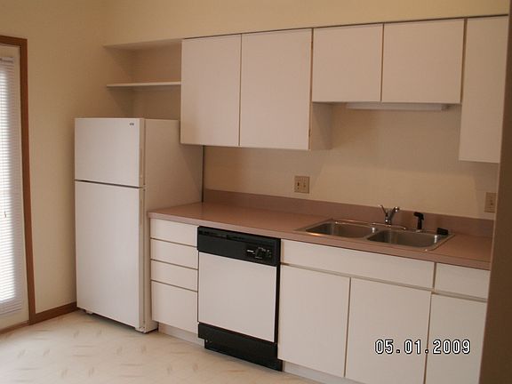 Kitchen Jill Court Townhomes